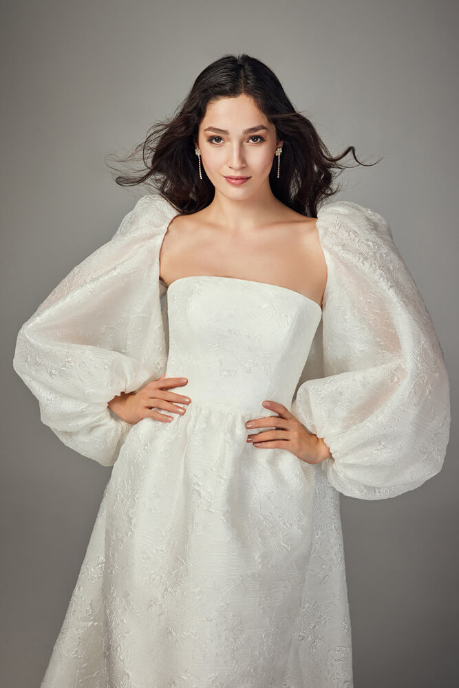 Exploring Jesús Peiró 2364 gown front