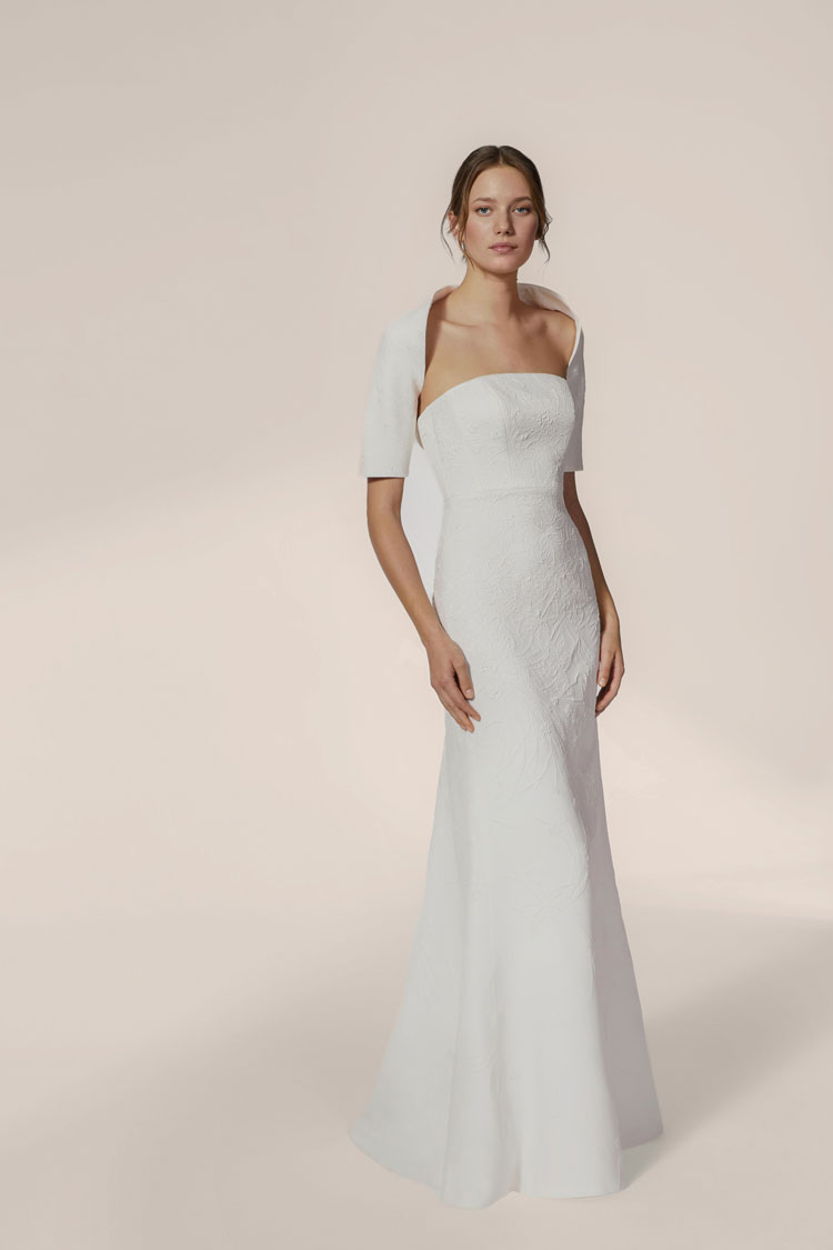 Jesus Peiro 2626 bridal dress with graceful tailoring