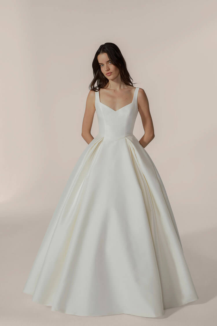 Jesus Peiro 2638 bridal gown with refined structure