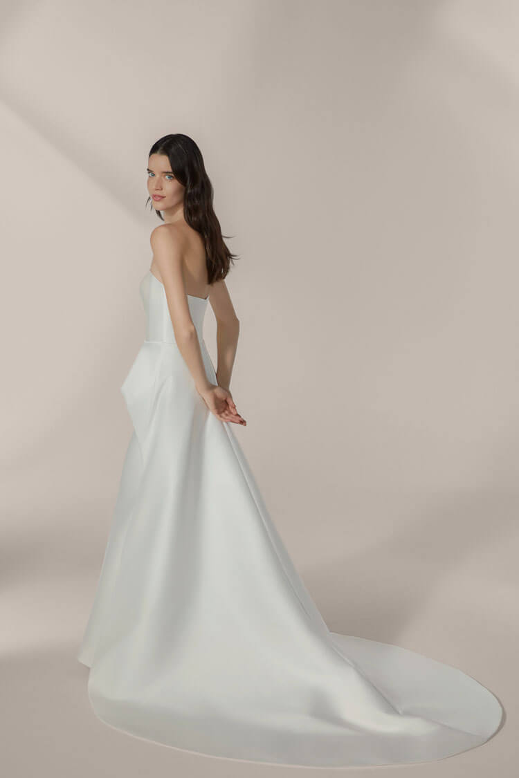 Jesus Peiro 26513 bridal gown with polished silhouette