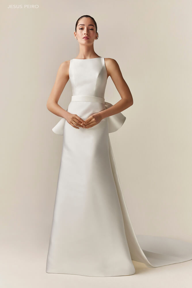 Jesus Peiro gown silhouette